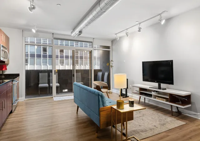 3rd image of 100 E Gay St, Columbus, OH 43215