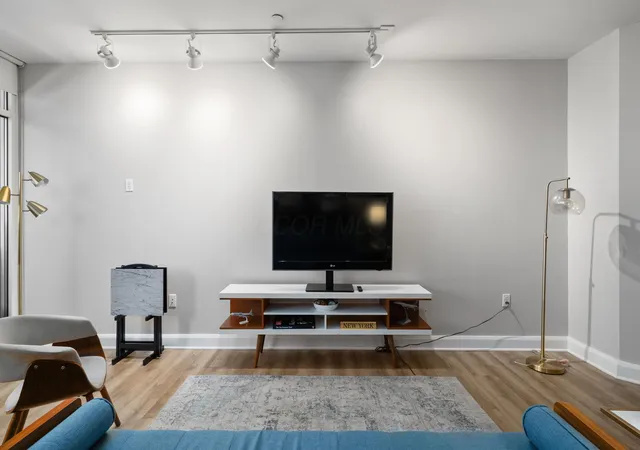 4th image of 100 E Gay St, Columbus, OH 43215