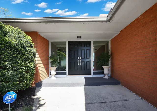 Photo 4 of Sale Pending at 846 Stinson Ct, Columbus, OH 43214 | MLS# 226013429 | Listing updated on 2026-08-31
