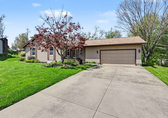 1st image of 332 Kelly Cir, Zanesville, OH 43701 | MLS# 226013521