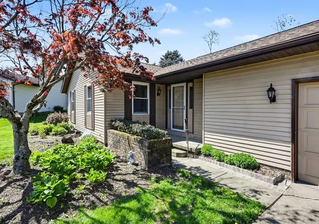 5th image of 332 Kelly Cir, Zanesville, OH 43701 | MLS# 226013521