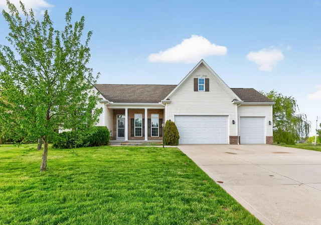 Homes for sale in Pataskala, OH | 100 York Gate Dr, Pataskala, OH 43062 | MLS# 226013640