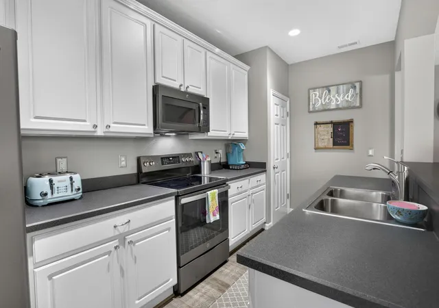 Photo 3 of Single family home for sale at 7911 Ashenden Dr, Blacklick, OH 43004 | MLS# 226023915 | Listing updated on 2026-09-26