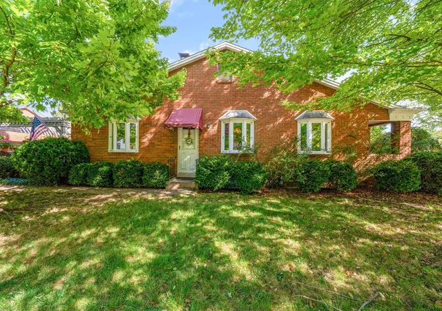 Listing Photo 4 - Condo for sale in building located at 1840 Ardleigh, Columbus, OH 43221
