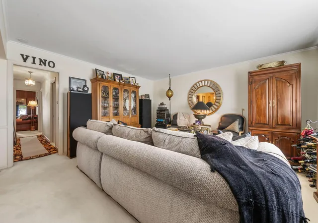 Listing Photo 5 - Condo for sale in building located at 1840 Ardleigh, Columbus, OH 43221