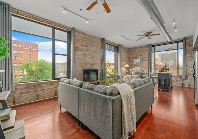 2nd image of 78 E Chestnut St #304, Columbus, OH 43215 | MLS# 226014632