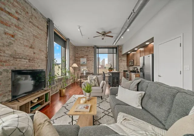 3rd image of 78 E Chestnut St #304, Columbus, OH 43215 | MLS# 226014632