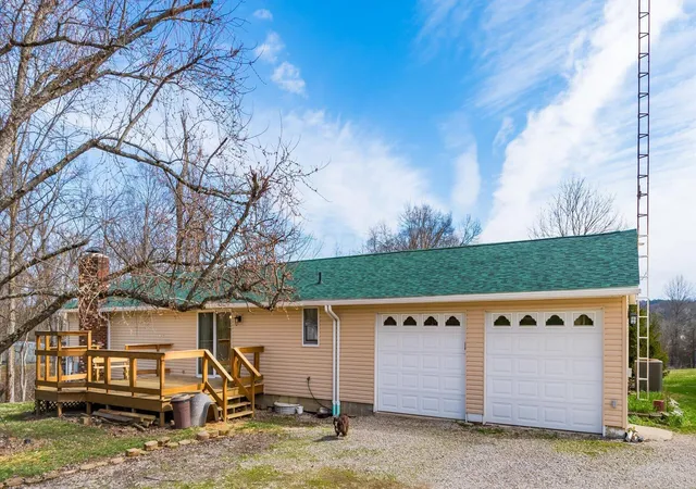 2nd image of 3820 Crock Rd, Zanesville, OH 43701 | MLS# 226014196