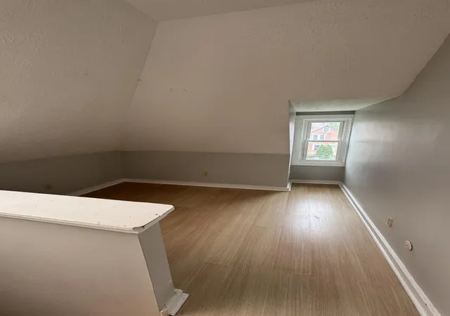 Listing Photo 2 - Condo for sale in building located at 1374-1376 Indianola Ave, Columbus, OH 43201 - Unit #