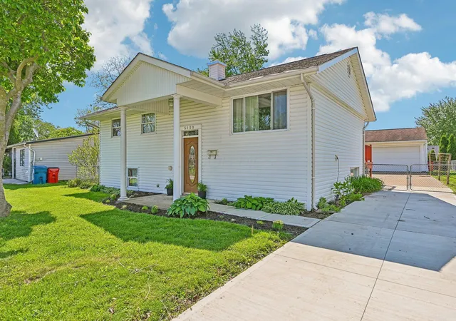 Photo 2 of Single family home for sale at 5120 Fairlane Rd, Columbus, OH 43207 | MLS# 226014366 | Listing updated on 2026-07-29