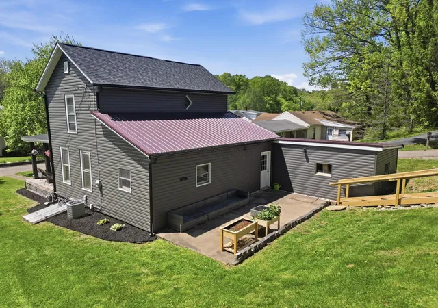 44th image of 437 N 8th St, Mcconnelsville, OH 43756 | MLS# 226015954