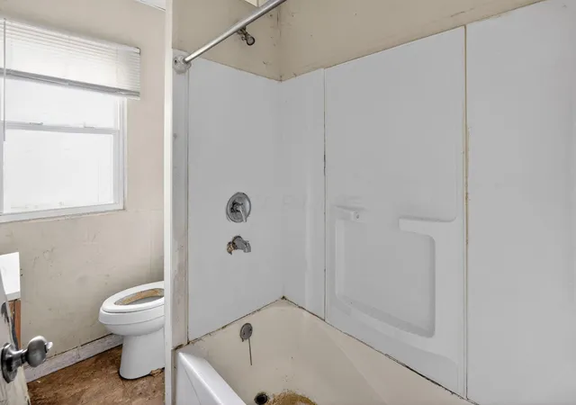 Photo 3 of Sale Pending at 550 Nashoba Ave, Columbus, OH 43223 | MLS# 226015489 | Listing updated on 2026-10-26