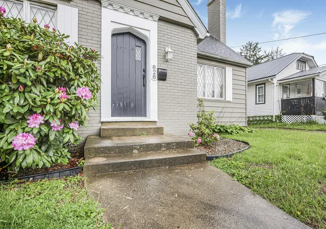 Homes for sale in Zanesville, OH | 828 Lindbergh Ave, Zanesville, OH 43701 | MLS# 226014725