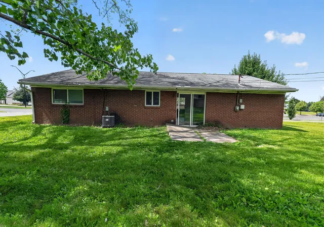 Photo 4 of Sale Pending at 74 Huber Village Blvd, Westerville, OH 43081 | MLS# 226017757 | Listing updated on 2026-09-04