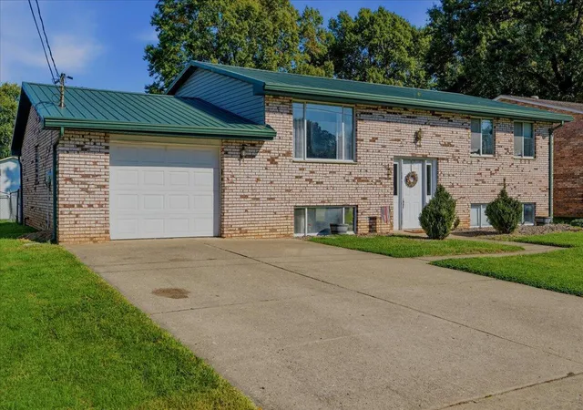 Single family home for sale at 128 Brant Dr, Marietta, OH 45750 | MLS# 226039803