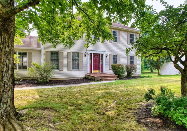 3rd image of 670 Carriage Ct, Newark, OH 43055 | MLS# 226028957
