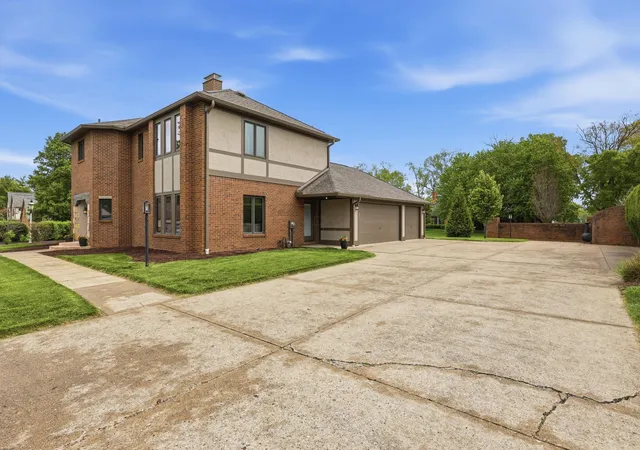 3rd image of 180 Stanwick Ct, Newark, OH 43055 | MLS# 226015015