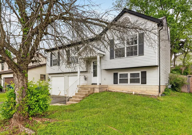 2nd image of 4906 River Trail Ct, Columbus, OH 43228 | MLS# 226015490