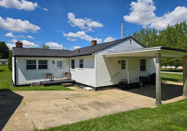 Photo 3 of Single family home for sale at 1105 Coonpath Rd Nw, Lancaster, OH 43130 | MLS# 226015270 | Listing updated on 2026-07-29