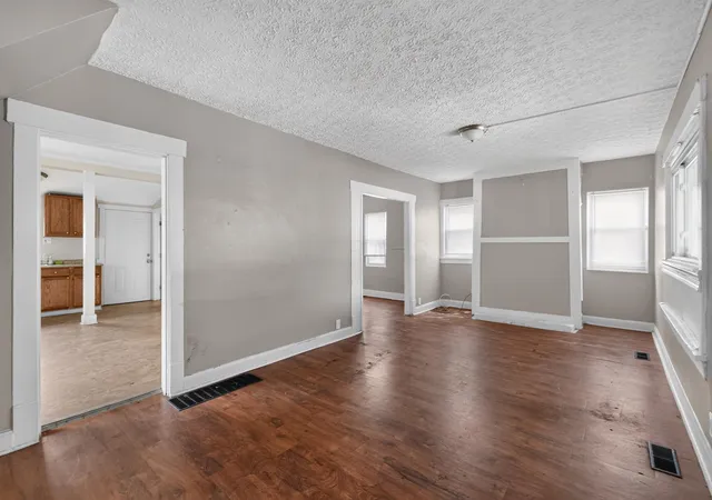 Photo 3 of Sale Pending at 1951 Aberdeen Ave, Columbus, OH 43211 | MLS# 226016340 | Listing updated on 2026-08-27