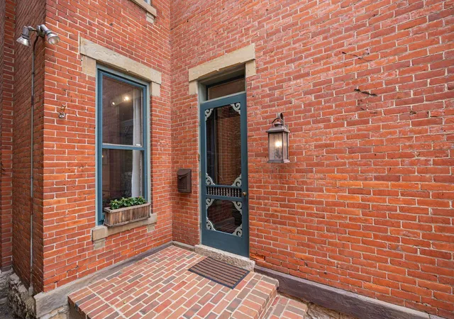 3rd image of 39 Clark Pl, Columbus, OH 43201 | MLS# 226015643