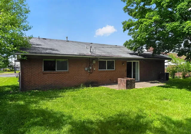 Photo 3 of Sale Pending at 58 Huber Village Blvd, Westerville, OH 43081 | MLS# 226017329 | Listing updated on 2026-08-21