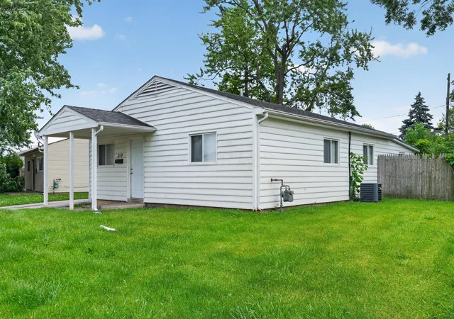 Photo 4 of Sale Pending at 3119 Houston Dr, Columbus, OH 43207 | MLS# 226021621 | Listing updated on 2026-10-27