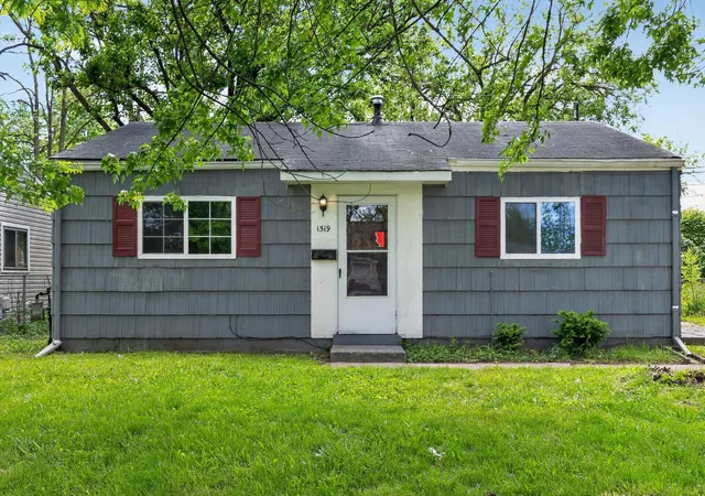 1st image of 1519 Grovewood Dr, Columbus, OH 43207 | MLS# 226017782