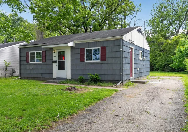 Photo 3 of Single family home for sale at 1519 Grovewood Dr, Columbus, OH 43207 | MLS# 226017782 | Listing updated on 2026-09-22