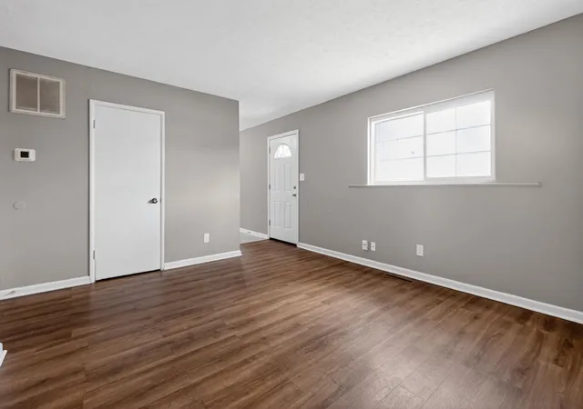 Photo 4 of Sale Pending at 1519 Grovewood Dr, Columbus, OH 43207 | MLS# 226017782 | Listing updated on 2026-10-01