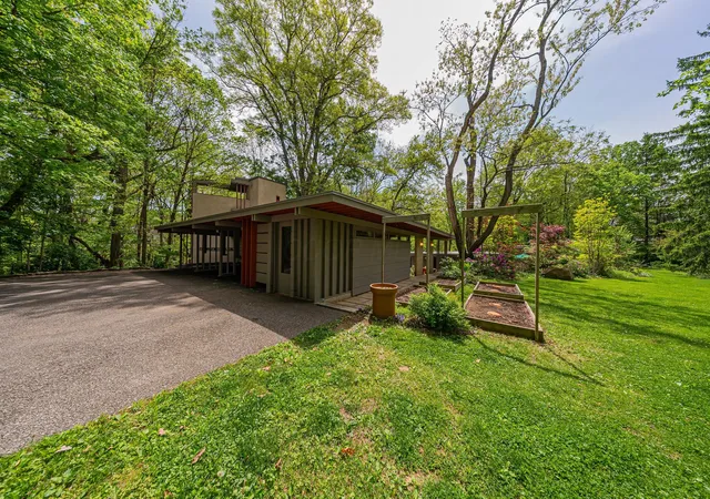 Homes for sale in Blacklick, OH | 7495 E Broad St, Blacklick, OH 43004 | MLS# 226016080