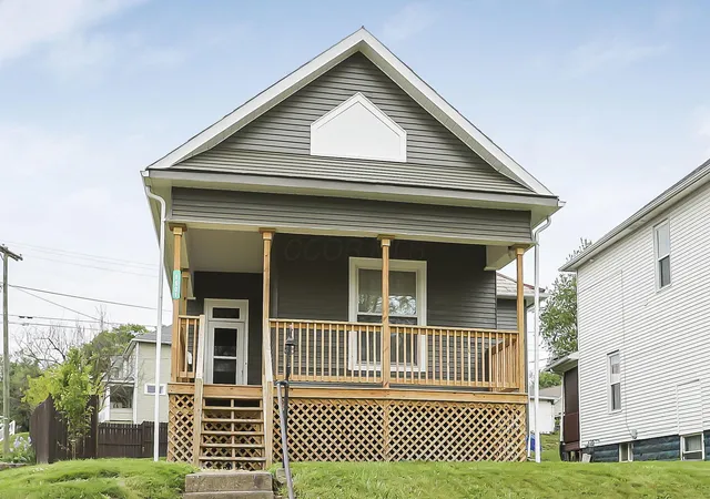 Homes for sale in Zanesville, OH | 1601 Bluff St, Zanesville, OH 43701 | MLS# 226015849