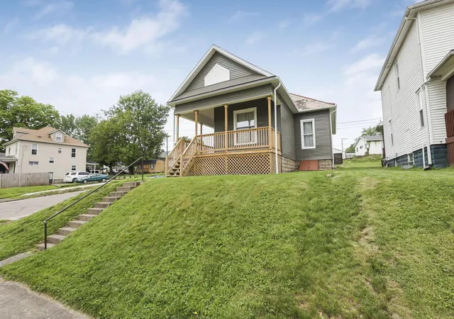 Homes for sale in Zanesville, OH | 1601 Bluff St, Zanesville, OH 43701 | MLS# 226015849