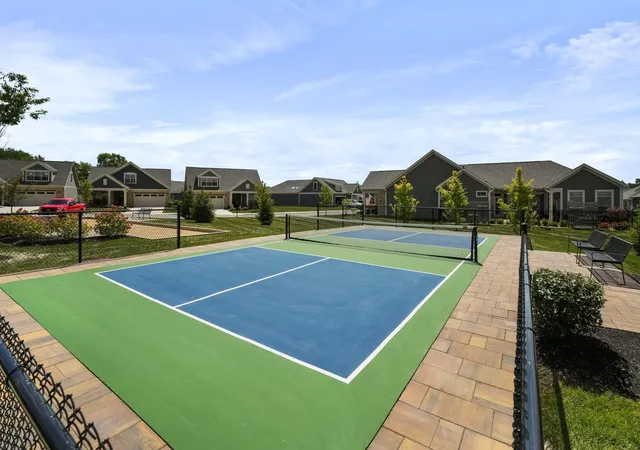 Listing Photo 2 - Condo for sale in building located at 6475 Trinity Knl Lndg, Delaware, OH 43015 - Unit #