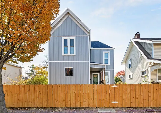 1st image of 595 E Whittier St, Columbus, OH 43206 | MLS# 226016058