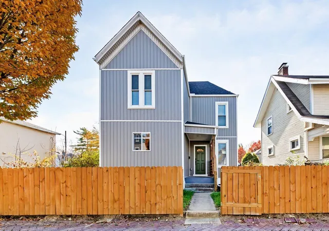 2nd image of 595 E Whittier St, Columbus, OH 43206 | MLS# 226016058