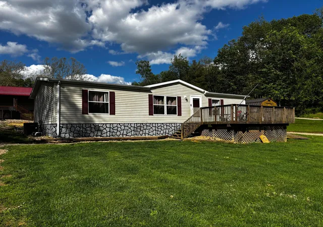 Homes for sale in Nashport, OH | 4230 Dragoo Rd, Nashport, OH 43830 | MLS# 226016168