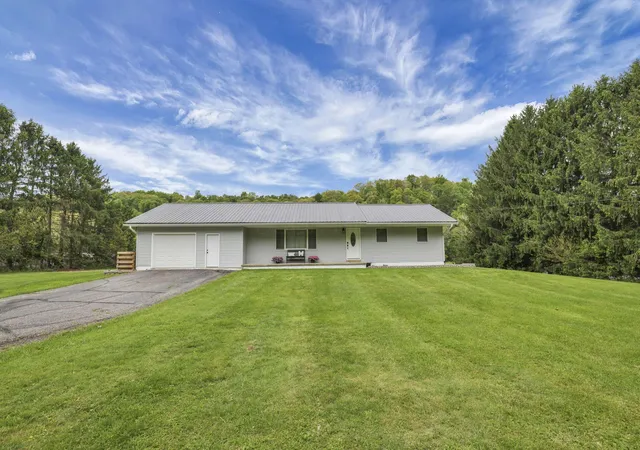 Photo 2 of Single family home for sale at 4377 Hickman Rd Ne, Newark, OH 43055 | MLS# 226016209 | Listing updated on 2026-07-28