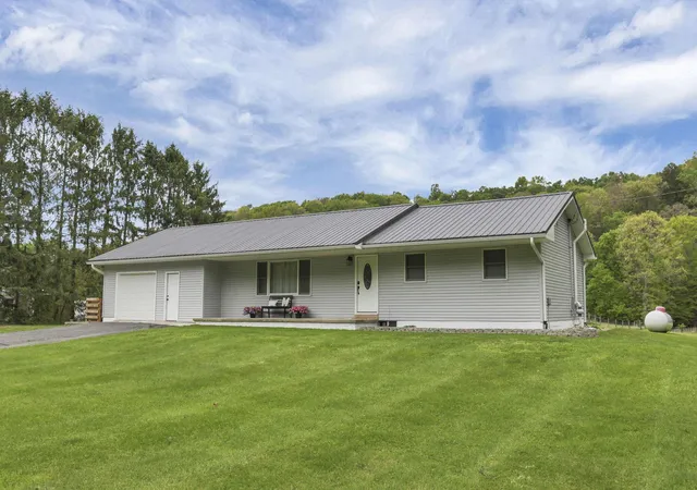 Photo 4 of Single family home for sale at 4377 Hickman Rd NE, Newark, OH 43055 | MLS# 226016209 | Listing updated on 2026-07-28