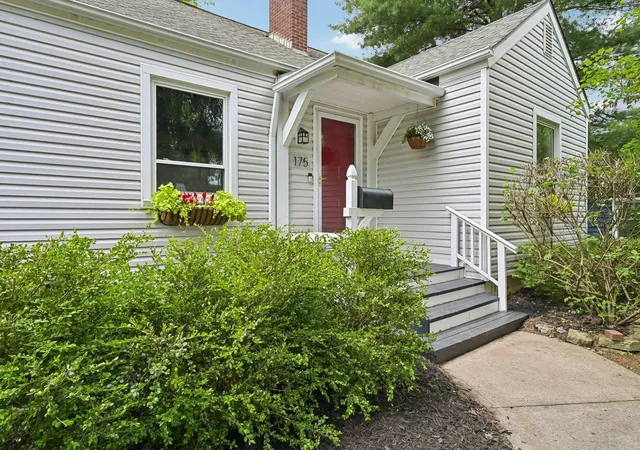 Homes for sale in Columbus, OH | 175 W Weisheimer Rd, Columbus, OH 43214 | MLS# 226016815