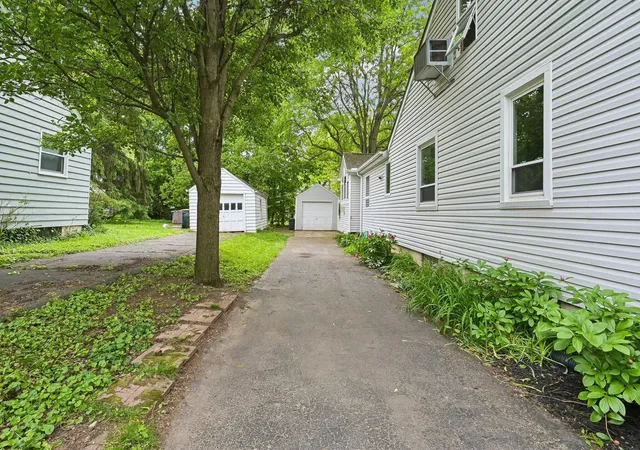 Homes for sale in Columbus, OH | 175 W Weisheimer Rd, Columbus, OH 43214 | MLS# 226016815