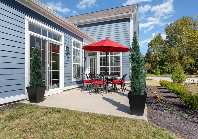 Listing Photo 2 - Condo for sale in building located at 7687 Dulin Farms Dr, Powell, OH 43065 - Unit #