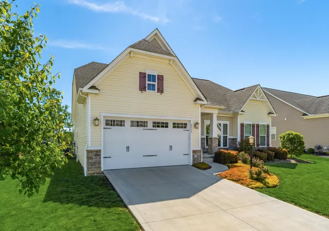 Homes for sale in Pataskala, OH | 2038 E Gardenia Drive, Pataskala, OH 43062 | MLS# 226016477