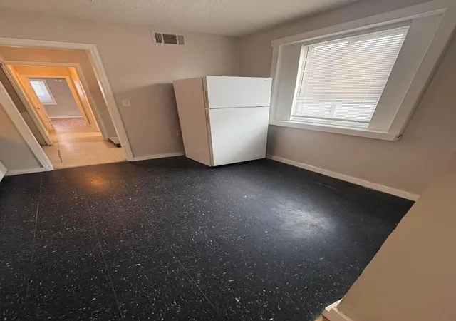 Listing Photo 4 - Condo for sale in building located at 1040-1042 Loretta Ave, Columbus, OH 43211