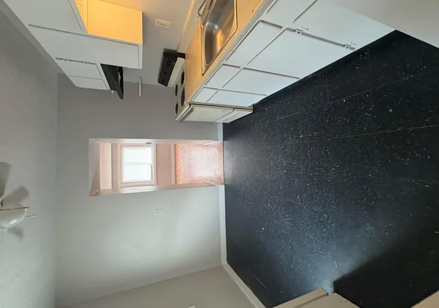 Listing Photo 5 - Condo for sale in building located at 1040-1042 Loretta Ave, Columbus, OH 43211
