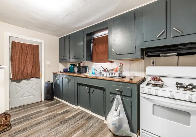 Listing Photo 2 - Condo for sale in building located at 320 Woodlawn Ave, Zanesville, OH 43701 - Unit #
