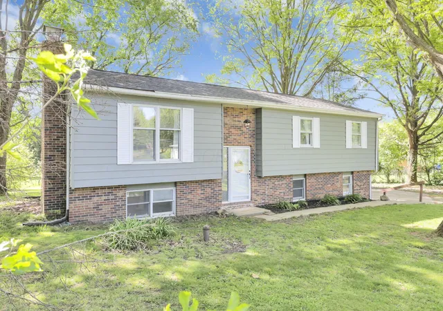 Homes for sale in Granville, OH | 229 Warwood Dr, Granville, OH 43023 | MLS# 226016920