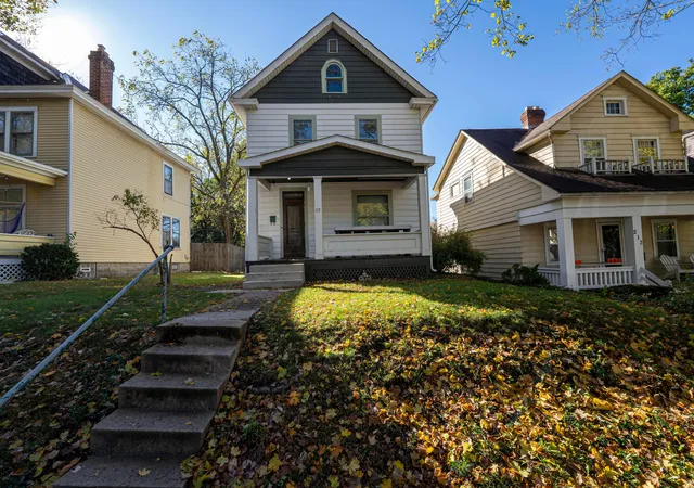 Homes for sale in Columbus, OH | 217 E Oakland Ave, Columbus, OH 43201 | MLS# 226016547