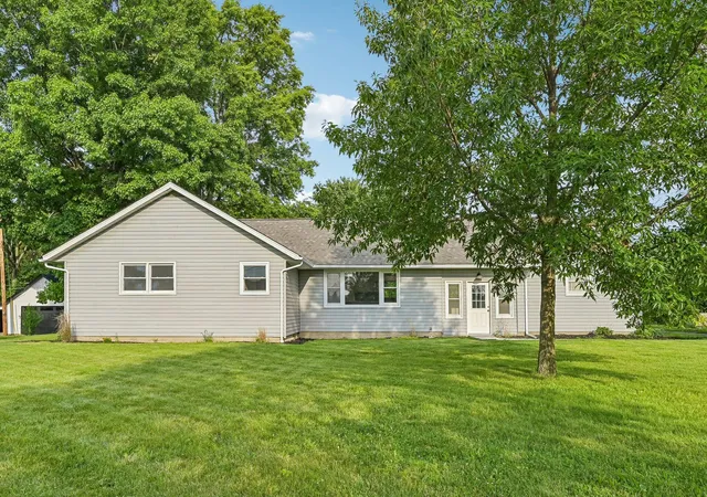 Photo 3 of Single family home for sale at 2770 Bixby Rd, Groveport, OH 43125 | MLS# 226021294 | Listing updated on 2026-07-29