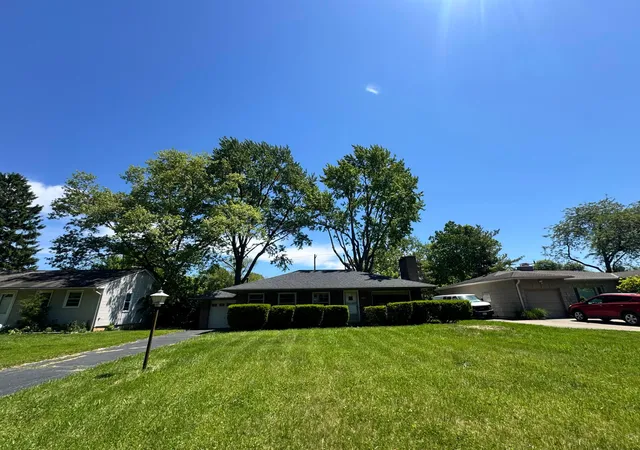 Homes for sale in Columbus, OH | 3250 Ainwick Rd, Columbus, OH 43221 | MLS# 226016855